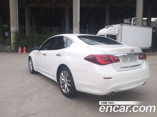 Infiniti Q70 2015 — photo 2