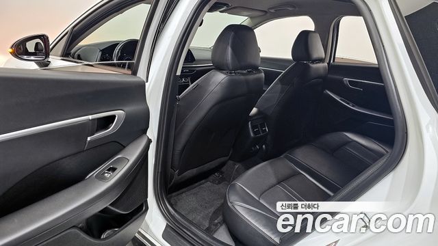 Hyundai Sonata 2022 — photo 18