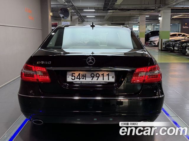Mercedes-Benz E-Class 2011 — photo 4