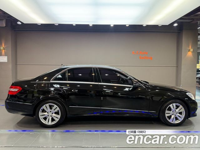 Mercedes-Benz E-Class 2011 — photo 5