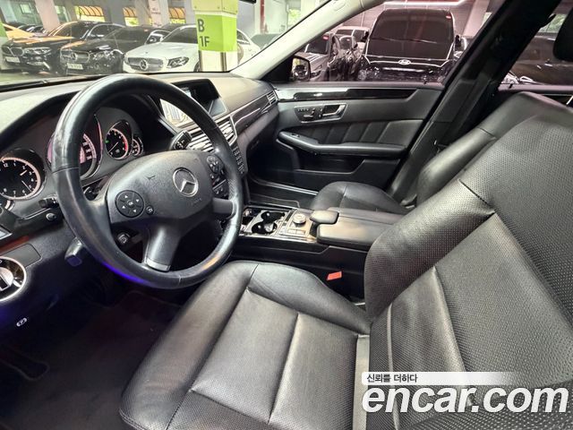 Mercedes-Benz E-Class 2011 — photo 7