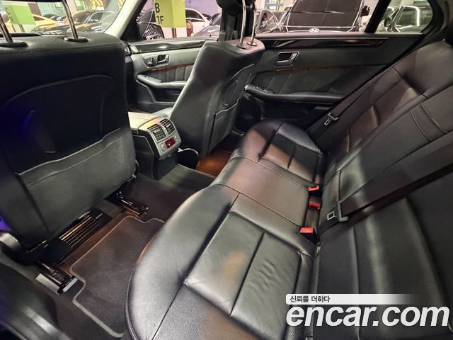 Mercedes-Benz E-Class 2011 — photo 8