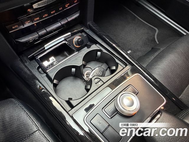 Mercedes-Benz E-Class 2011 — photo 10