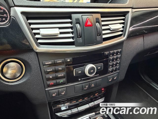 Mercedes-Benz E-Class 2011 — photo 15