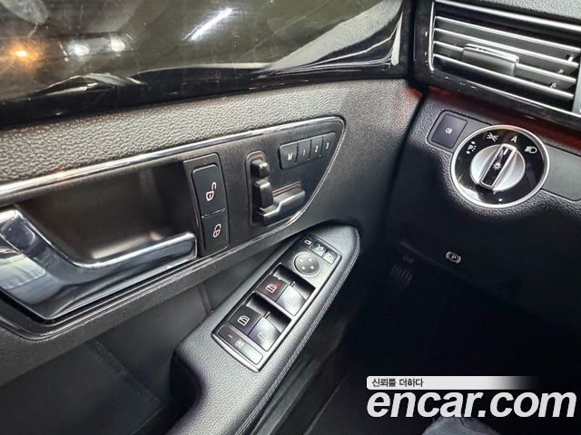 Mercedes-Benz E-Class 2011 — photo 16