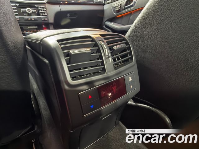 Mercedes-Benz E-Class 2011 — photo 18