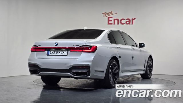 BMW 7-Series 2020 — photo 2