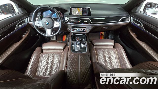 BMW 7-Series 2020 — photo 10