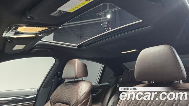 BMW 7-Series 2020 — photo 25