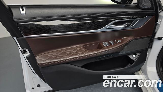 BMW 7-Series 2020 — photo 14