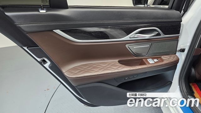 BMW 7-Series 2020 — photo 15