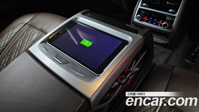 BMW 7-Series 2020 — photo 33