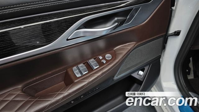 BMW 7-Series 2020 — photo 35