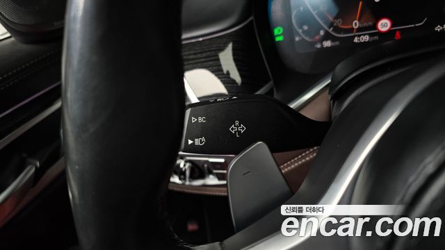 BMW 7-Series 2020 — photo 36