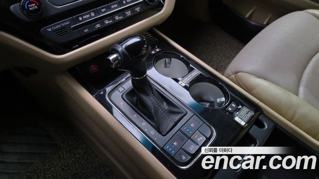 Kia Canival 2016 — photo 9