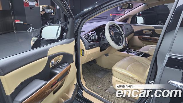 Kia Canival 2016 — photo 10