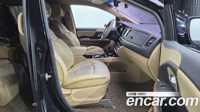 Kia Canival 2016 — photo 11