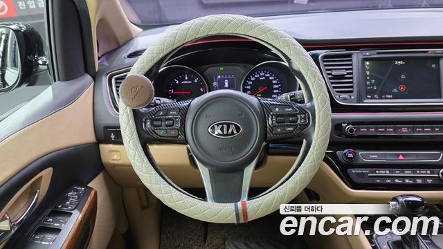 Kia Canival 2016 — photo 13