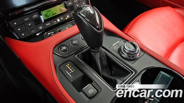 Maserati GranTurismo 2019 — photo 12