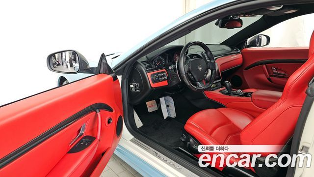 Maserati GranTurismo 2019 — photo 13