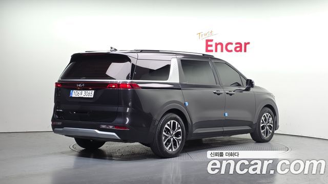 Kia Canival 2023 — photo 2
