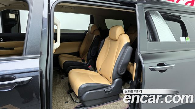 Kia Canival 2023 — photo 11