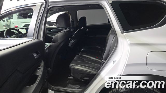 Hyundai Santafe 2023 — photo 17