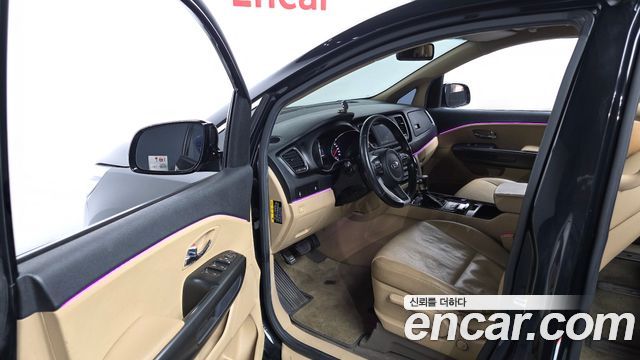 Kia Canival 2017 — photo 10
