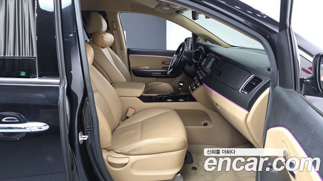 Kia Canival 2017 — photo 11