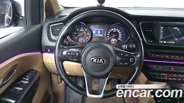 Kia Canival 2017 — photo 13