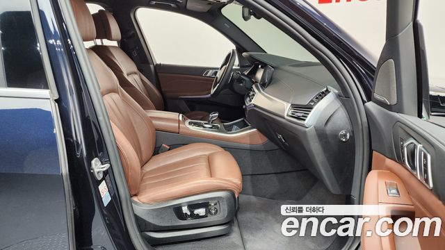 BMW X5 2021 — photo 11