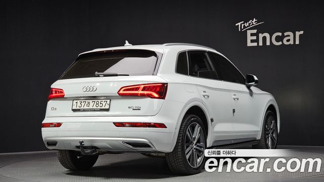 Audi Q5 2020 — photo 2