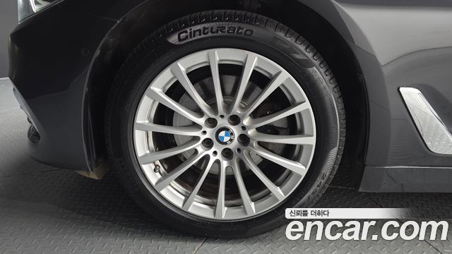 BMW 5-Series 2020 — photo 5