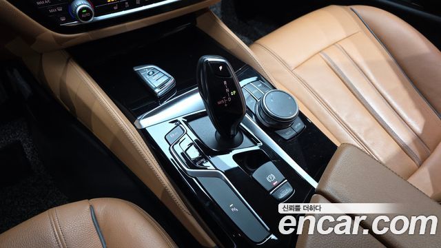BMW 5-Series 2020 — photo 9