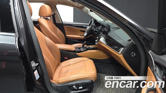 BMW 5-Series 2020 — photo 10