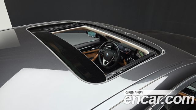BMW 5-Series 2020 — photo 17