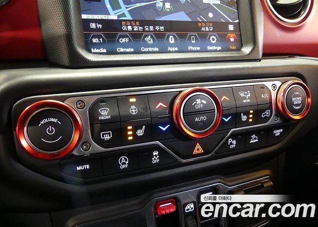Jeep Wrangler 2023 — photo 16