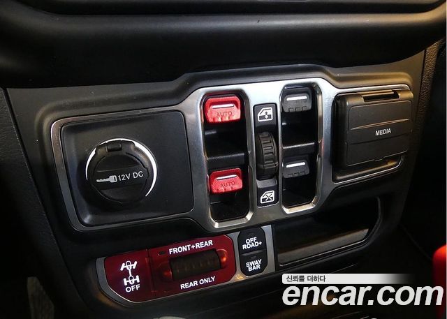 Jeep Wrangler 2023 — photo 17