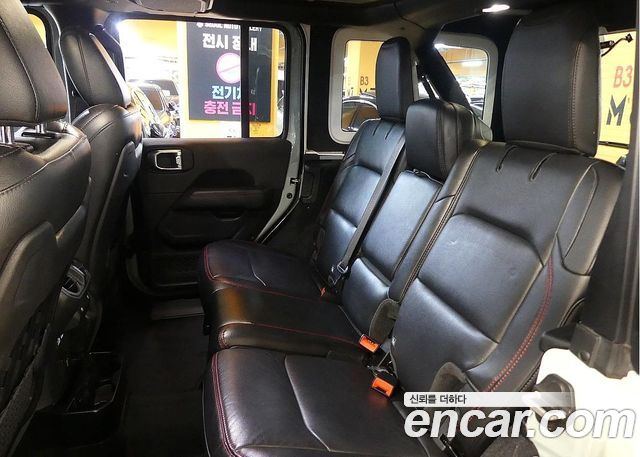 Jeep Wrangler 2023 — photo 18