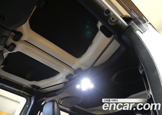 Jeep Wrangler 2023 — photo 19