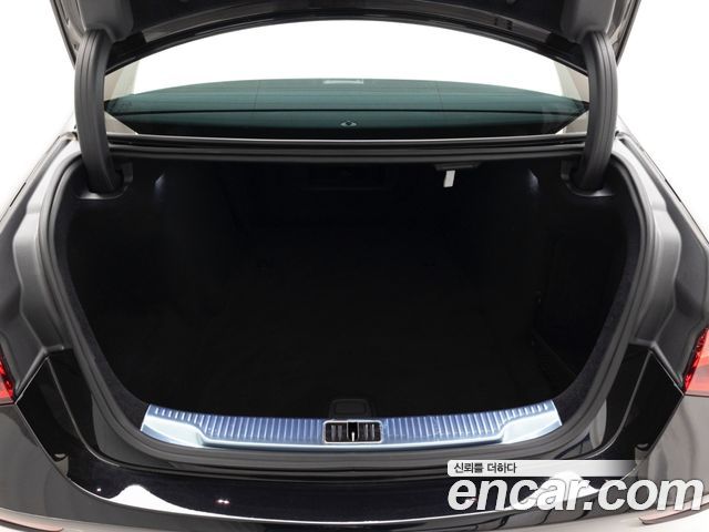 Mercedes-Benz S-Class 2025 — photo 6