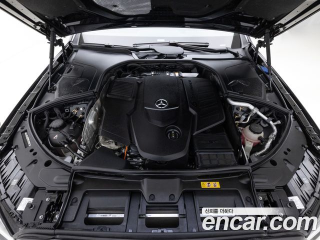 Mercedes-Benz S-Class 2025 — photo 11