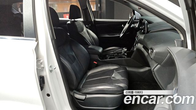 Hyundai Santafe 2019 — photo 18