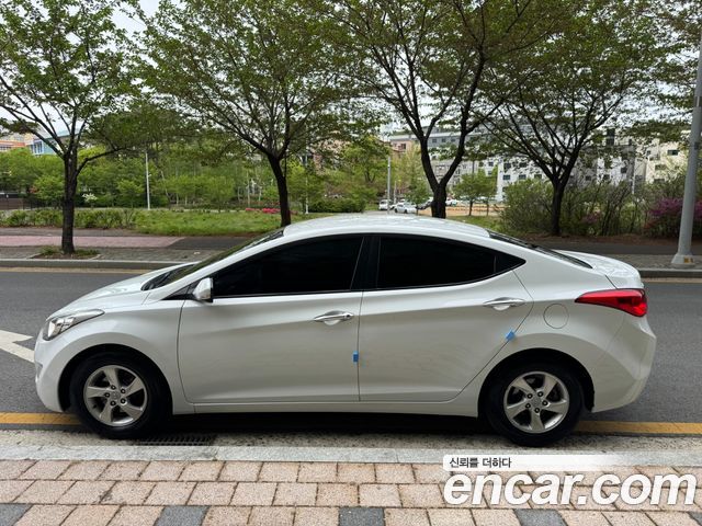 Hyundai AVANTE 2012 — photo 4