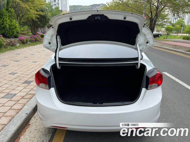 Hyundai AVANTE 2012 — photo 9