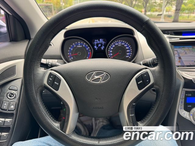 Hyundai AVANTE 2012 — photo 11