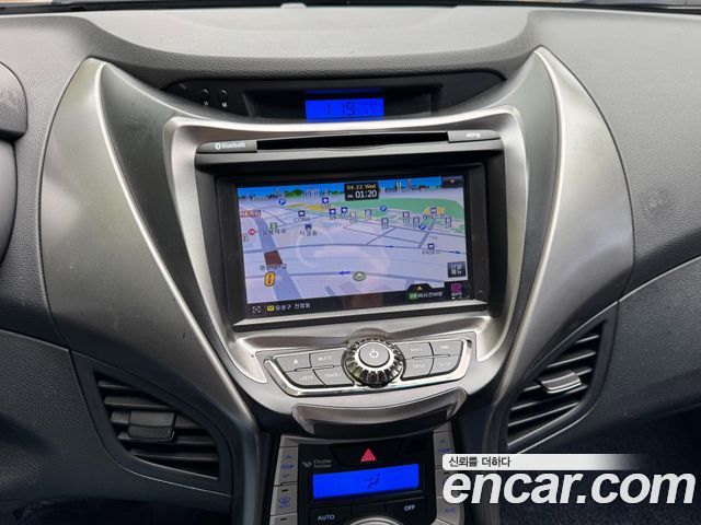 Hyundai AVANTE 2012 — photo 13