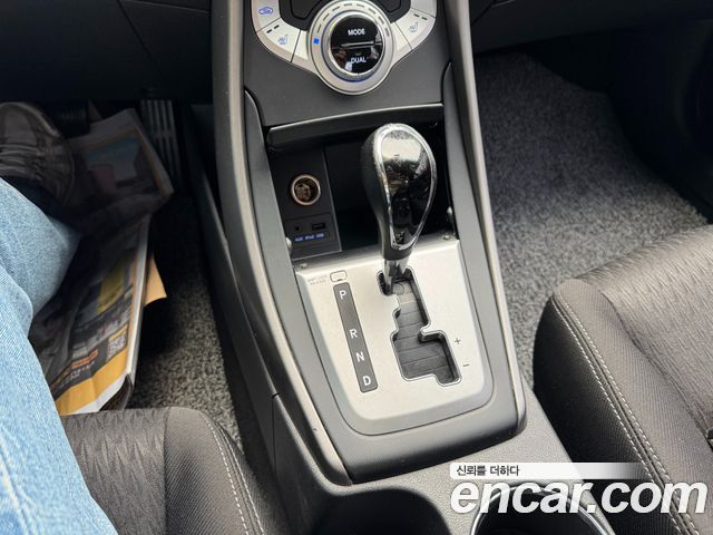 Hyundai AVANTE 2012 — photo 14