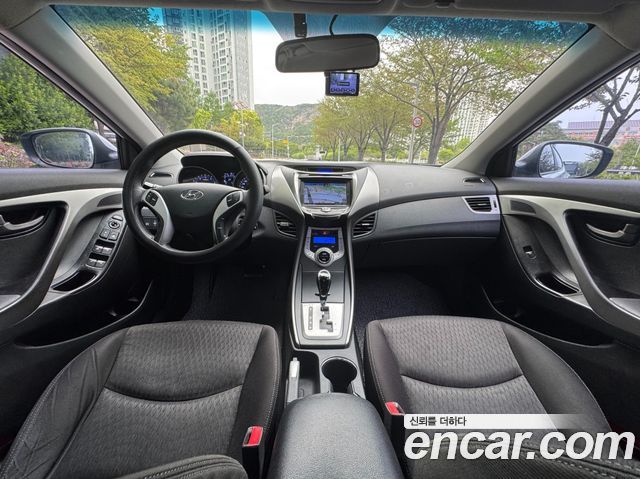 Hyundai AVANTE 2012 — photo 18