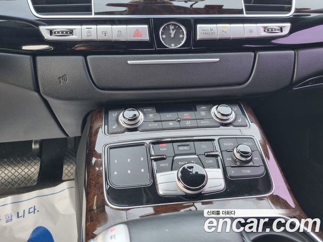 Audi A8 2015 — photo 13